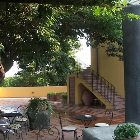 La Terra Del Mezzo Farm stay *